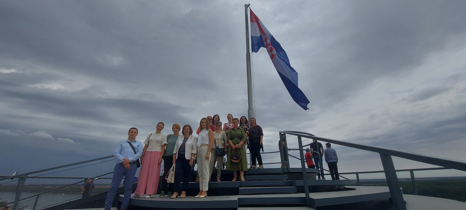 IMG 55de5195eefad25c4af175733eff6754 V